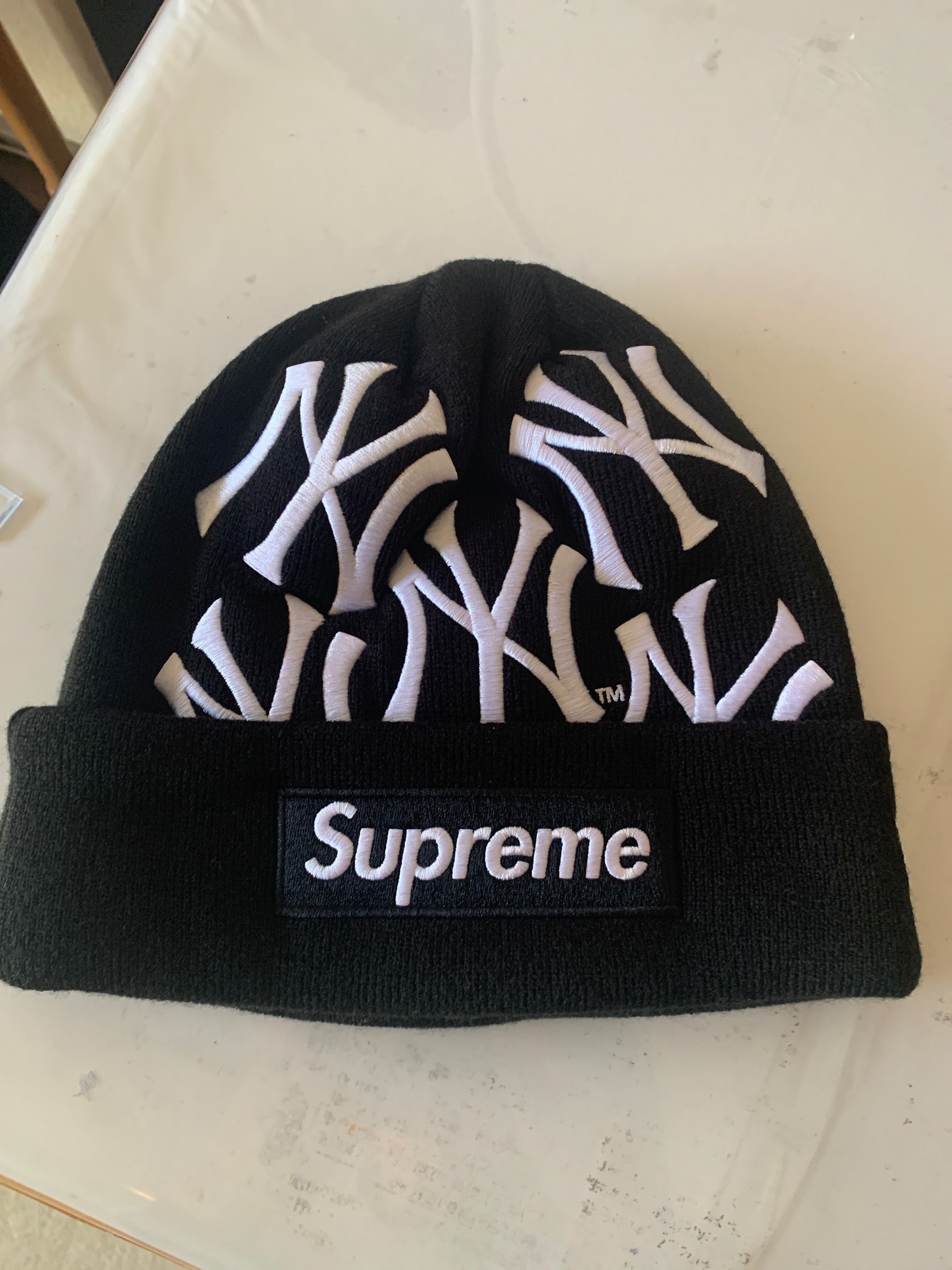 Supreme / New York Yankees / New Era Box Logo Beanie "Black"