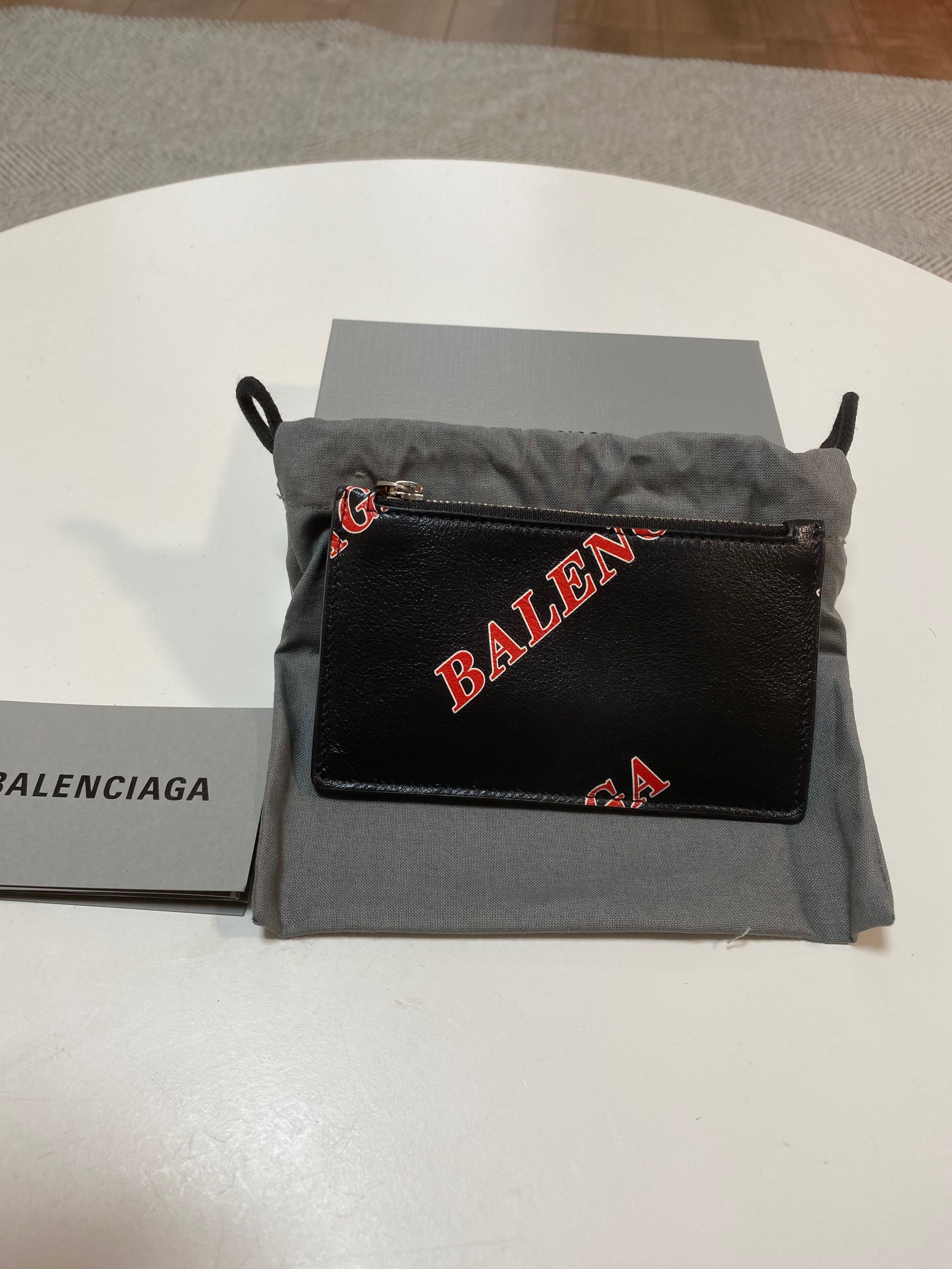 BALENCIAGA