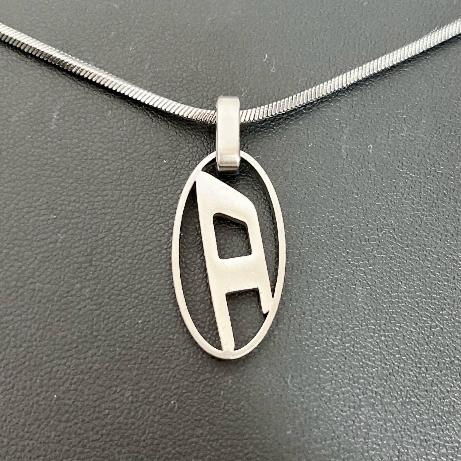 【DIESEL】ディーゼル ネックレス 箱・袋付き オーバル ロゴプレート ペンダント シルバーカラー チェーン アクセサリー メンズ レディース