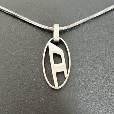 【DIESEL】ディーゼル ネックレス 箱・袋付き オーバル ロゴプレート ペンダント シルバーカラー チェーン アクセサリー メンズ レディース