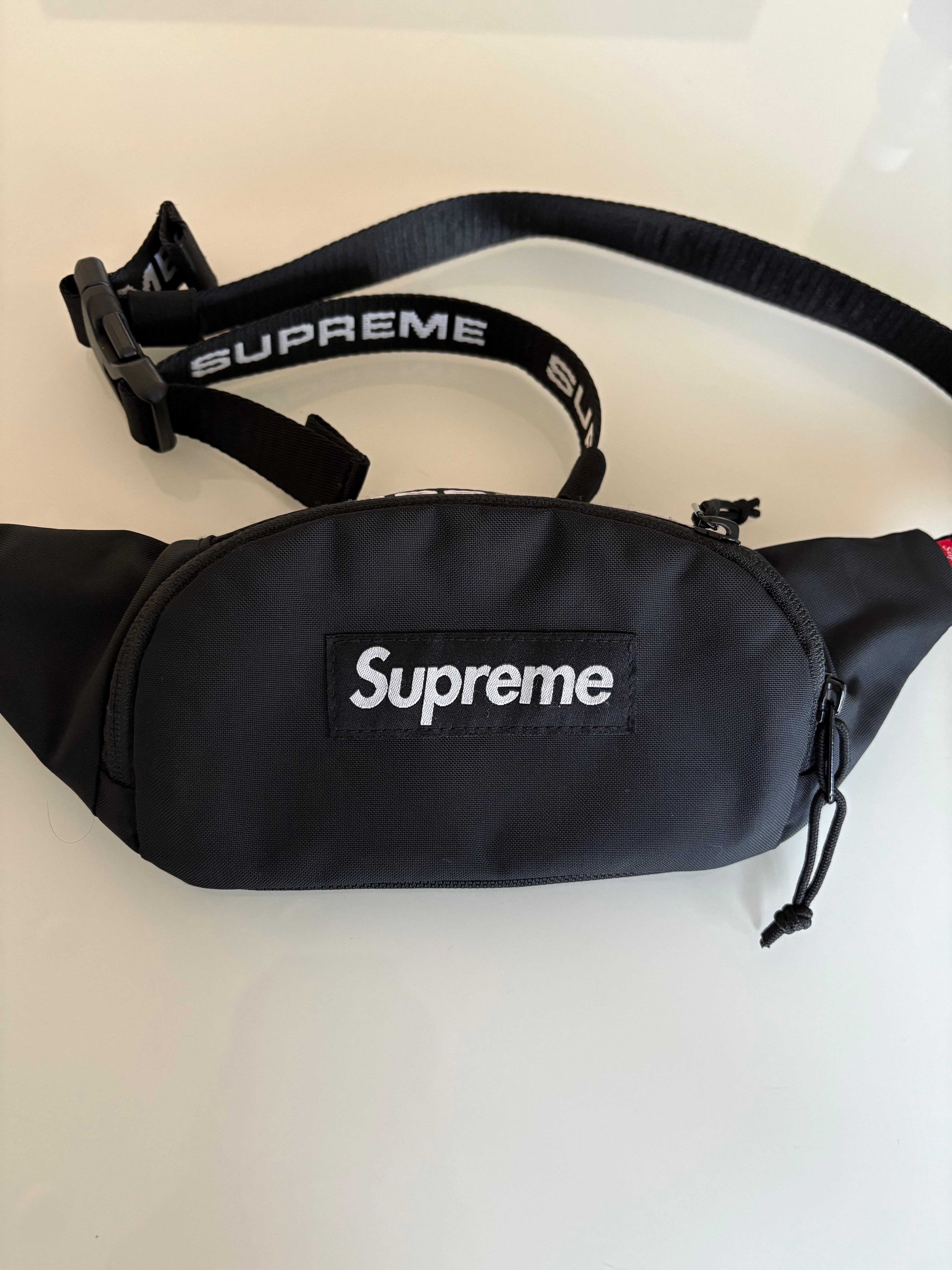 Supreme FW22 Small Waist Bag 