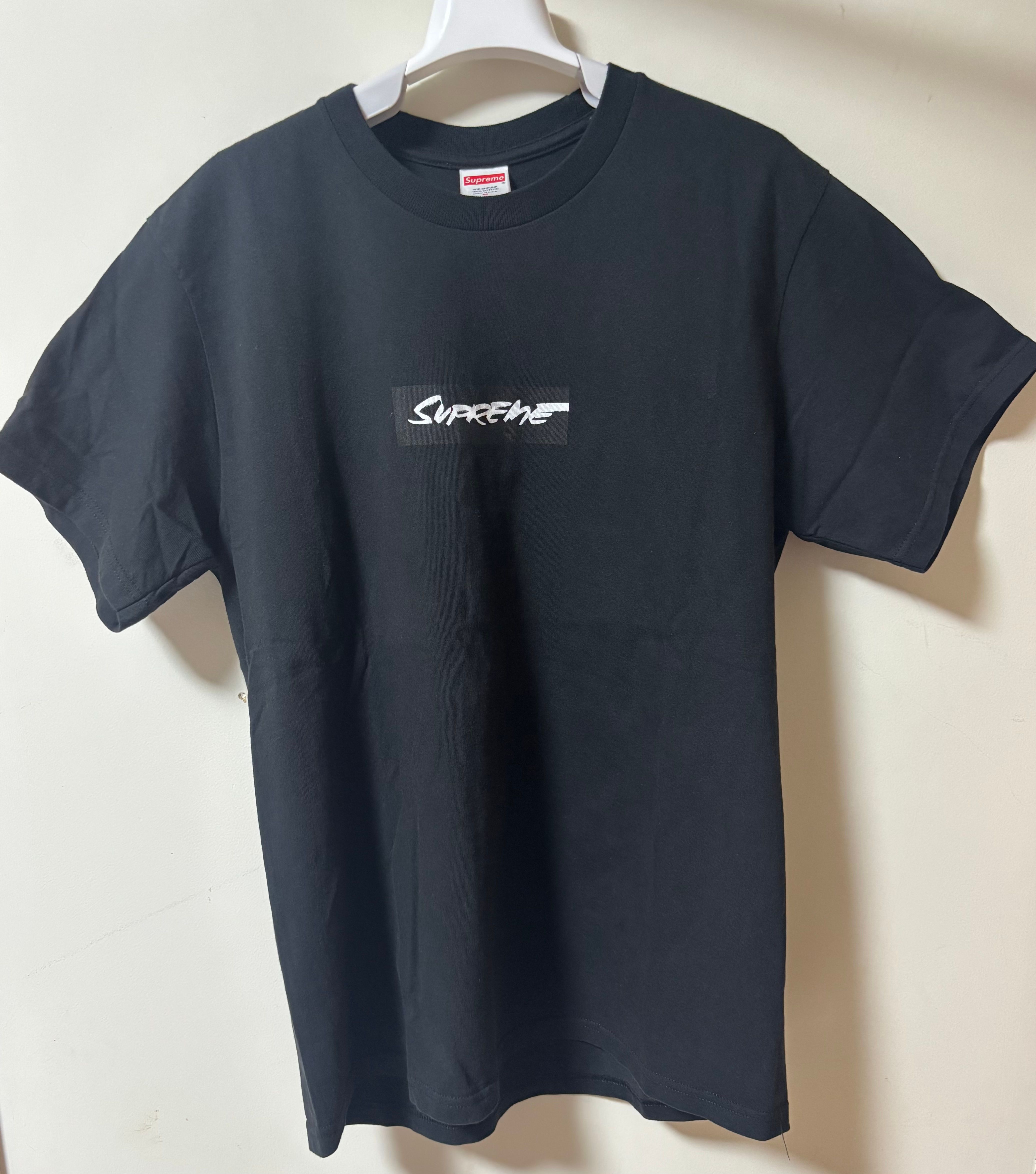 シュプリーム フューチュラ ボックス ロゴ Tシャツ "ブラック"