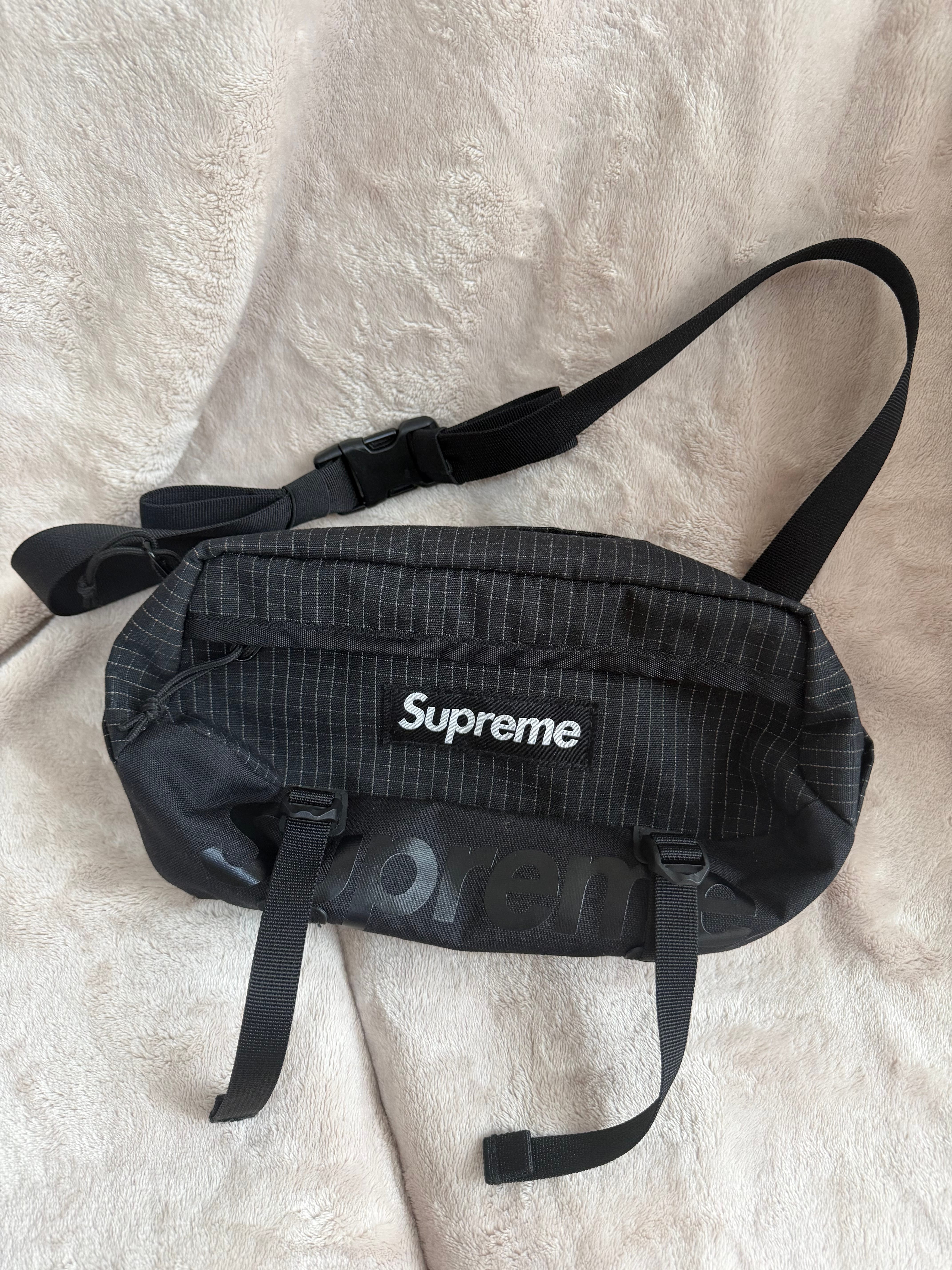 Supreme 20FW Sling Bag 4L 