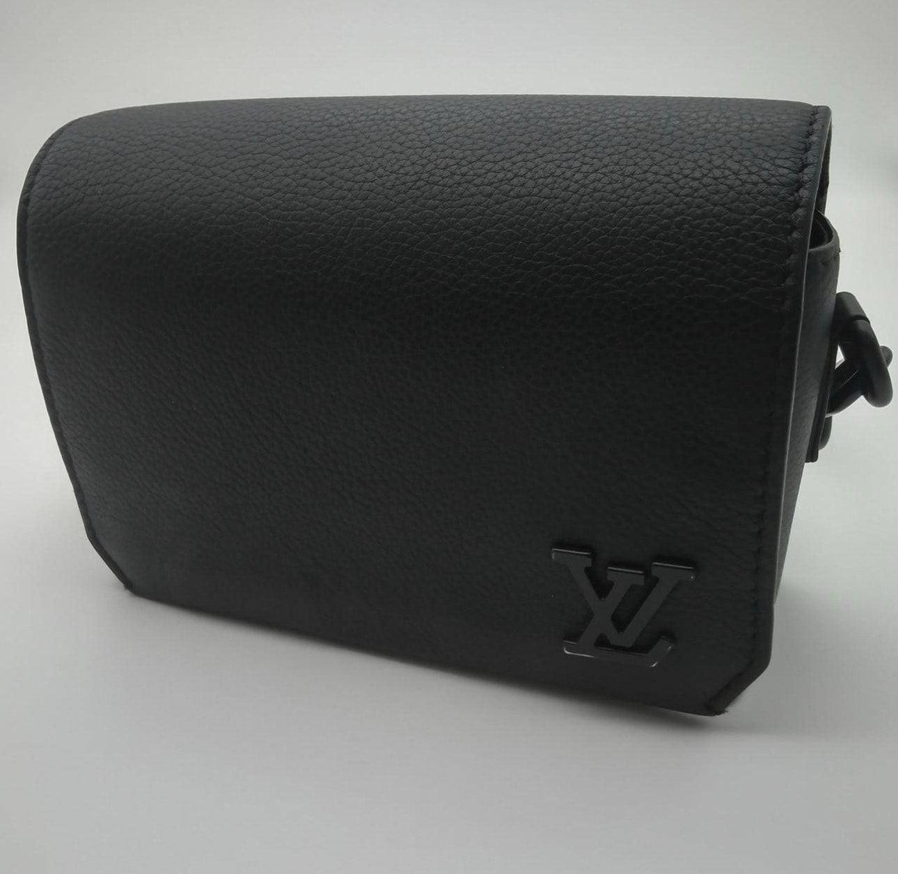 Louis Vuitton Fastline Wearable Wallet LV Aerogram "Noir"