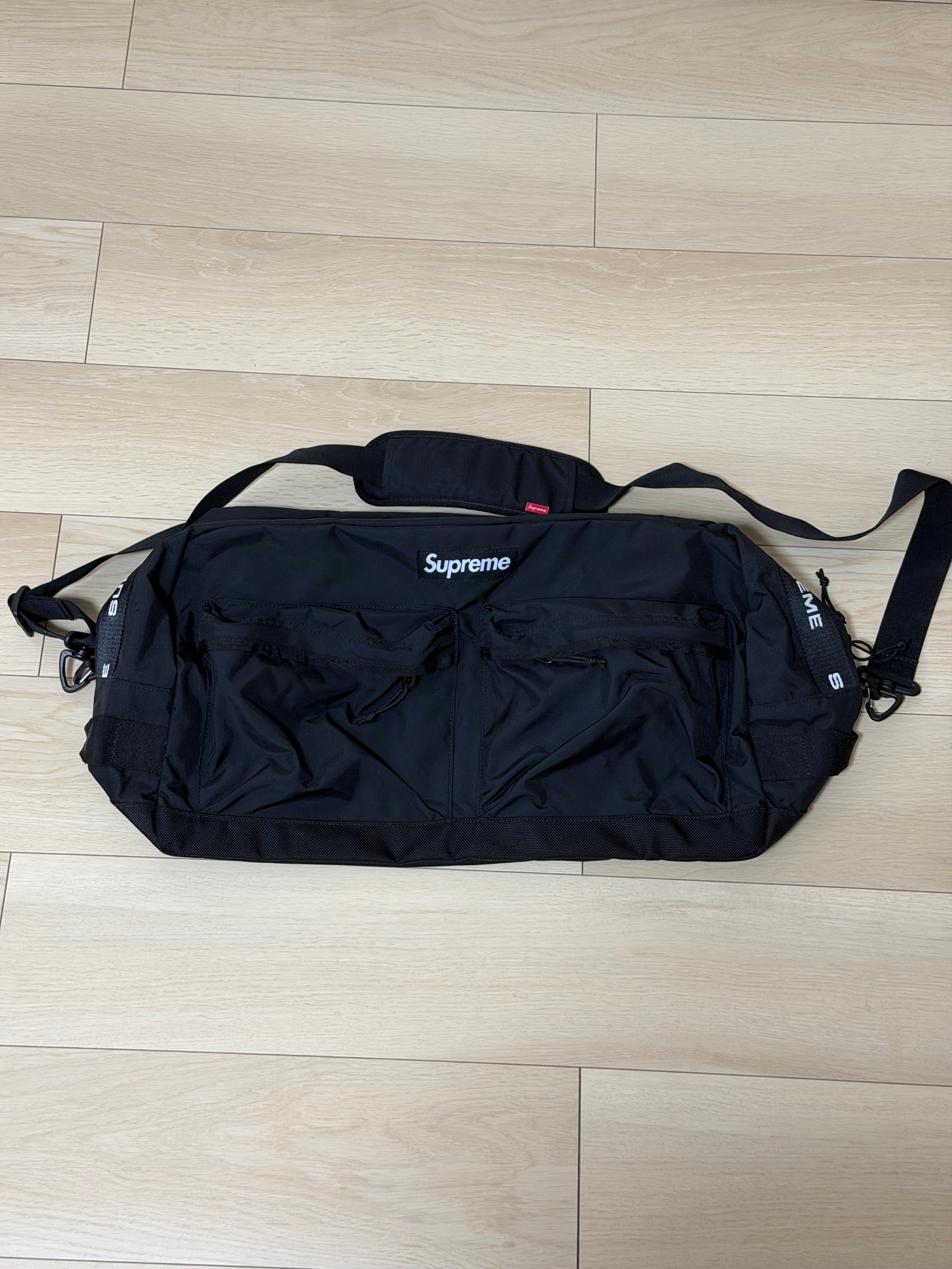 Supreme FW22 Duffle Bag "Black"