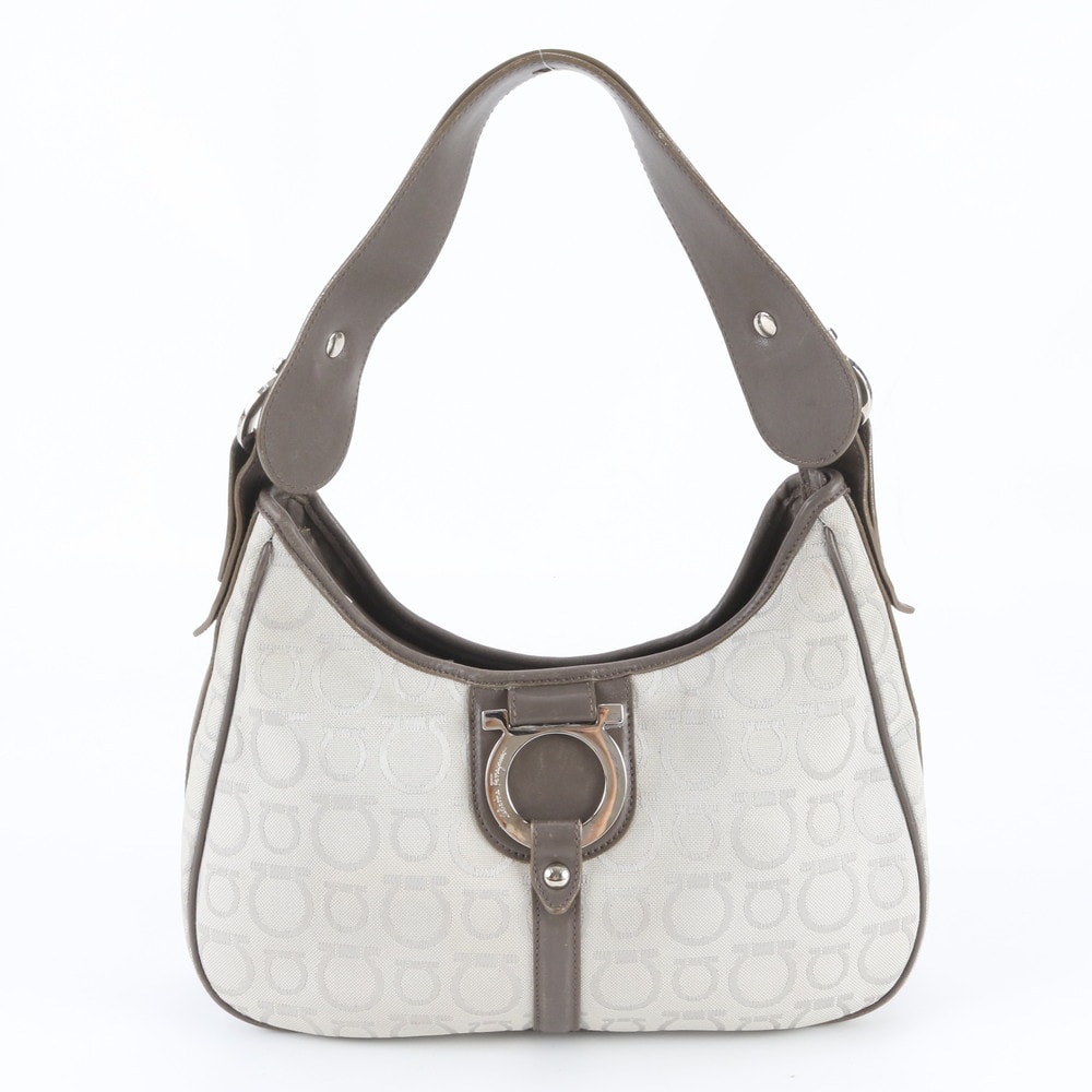 ■極美品 サルヴァトーレフェラガモ ガンチーニショルダーバッグ