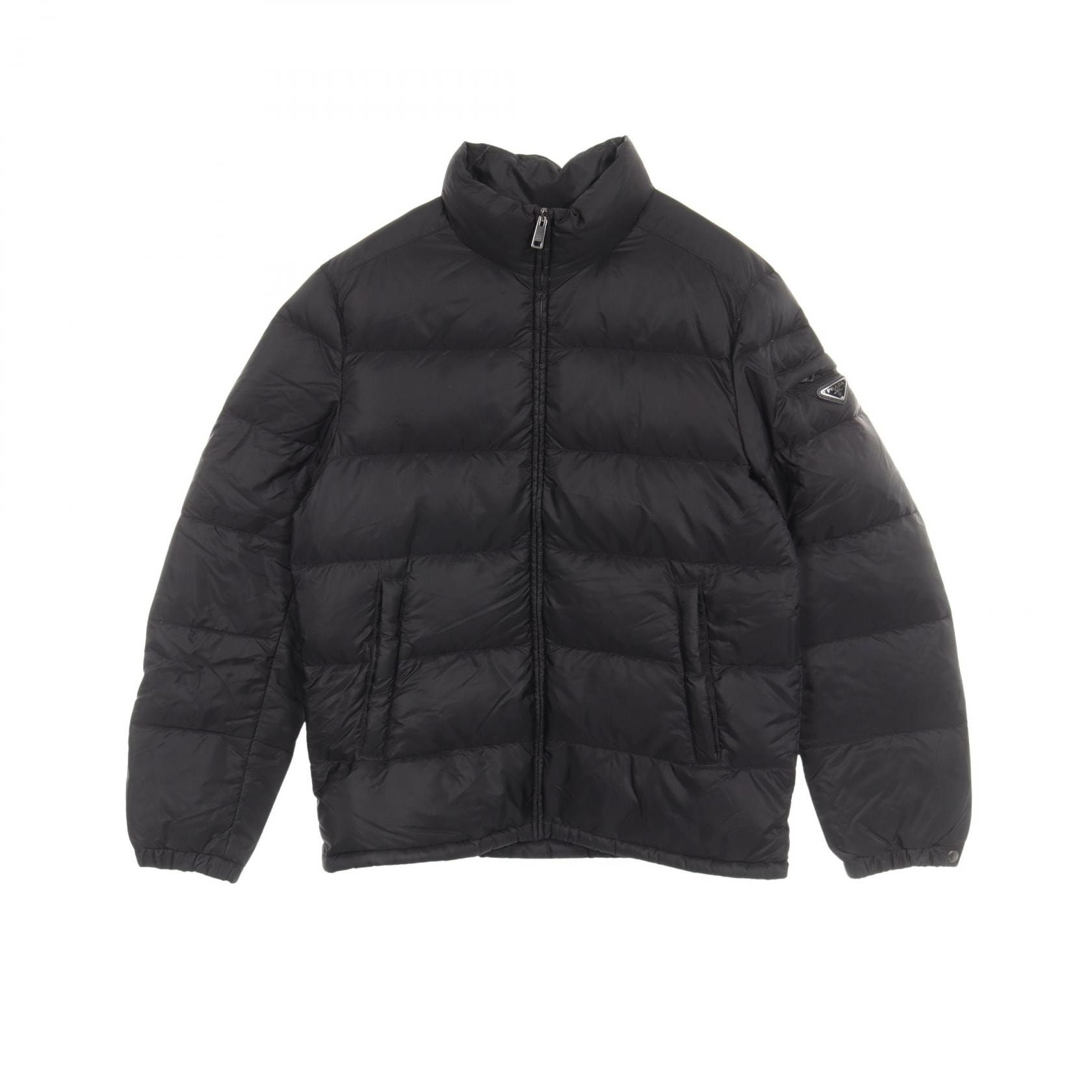 プラダ PRADA 三角プレート ダウンジャケット 衣料品 アウター ナイロン メンズ ブラック系 【中古】