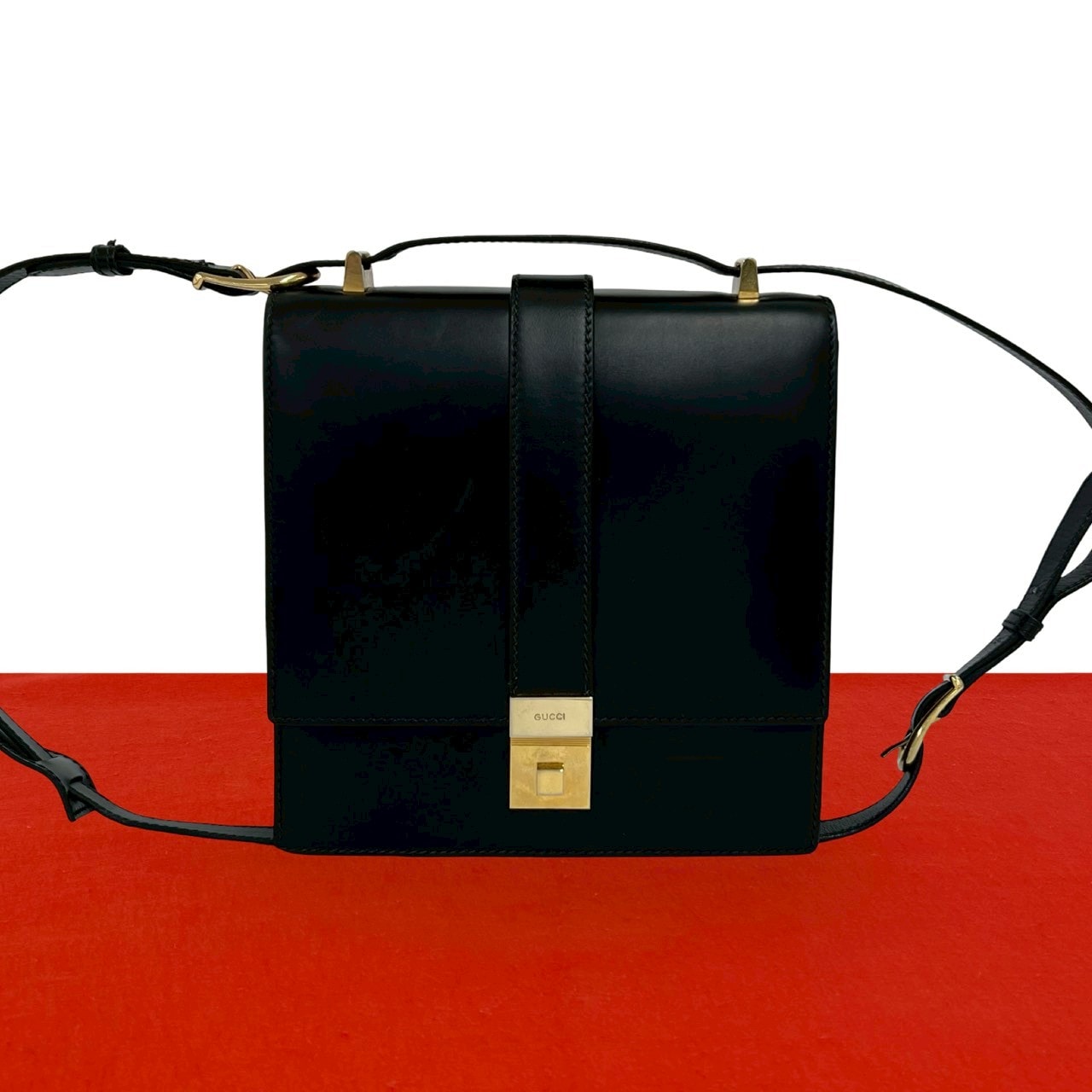GUCCI グッチ ロゴ 金具 レザー ショルダーバッグ ブラック
 23171
