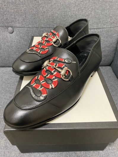gucci スネークローファー