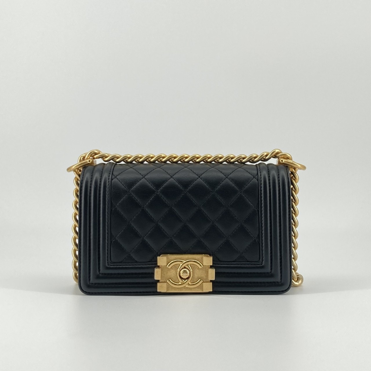 CHANEL(シャネル) ボーイシャネル スモール 23番台 チェーンショルダー キャビアスキン A67085 ショルダーバッグ ブラック×ゴールド