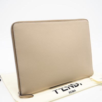 美品 FENDI フェンディ フェンディロゴ レザー クラッチバッグ 7N0167 クラッチバッグ ベージュ レザー メンズ