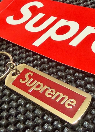 Supreme Metal Tag Keychain "Red"