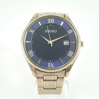 正常可動 SEIKO セイコー V157-0CZ0 腕時計 アナログ ソーラークォーツ シルバー デイト表示付き 文字盤ネイビー ローマインデックス チタン製 メンズ