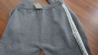 トラックパンツ