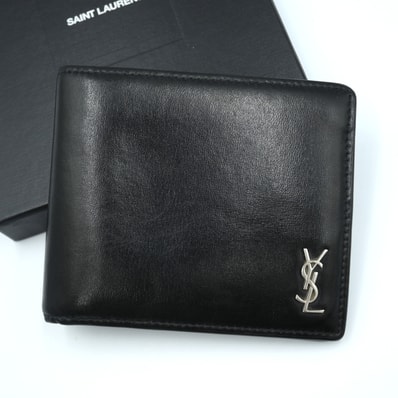 SAINT LAURENT(サンローラン)タイニーカサンドラ EW 二つ折り財布 ブラック レザー シルバー金具 メンズ コンパクトウォレット【中古】