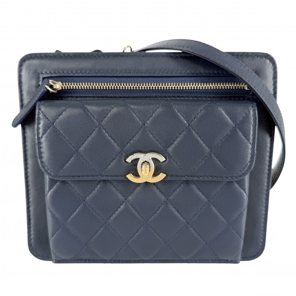 CHANEL シャネル ショルダーバッグ マトラッセ ココマーク 肩掛け 斜め掛け ラムスキン    ネイビー 紺 ゴールド×シルバー金具 レディース【中古品】