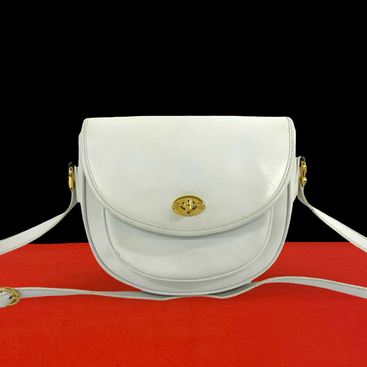 GUCCI グッチ マイクロGG 金具 レザー ショルダーバッグ ホワイト
 18897