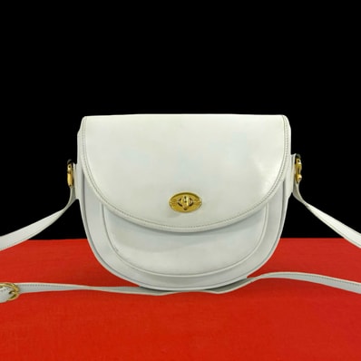 GUCCI グッチ マイクロGG 金具 レザー ショルダーバッグ ホワイト
18897
