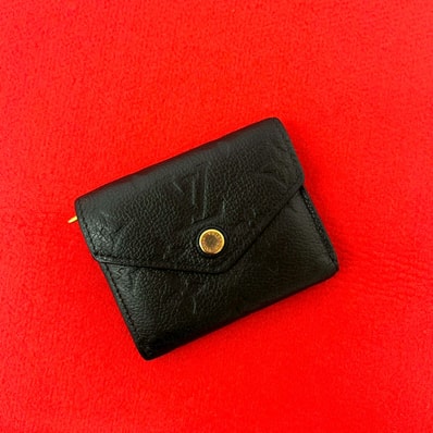 LOUIS VUITTON ルイヴィトン ポルトフォイユ・ゾエ モノグラム アンプラント レザー 三つ折り財布 ブラック
30896