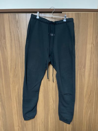 FEAR OF GOD ESSENTIALS BLACK ESS LOGO SWEAT "Stretch Limo"