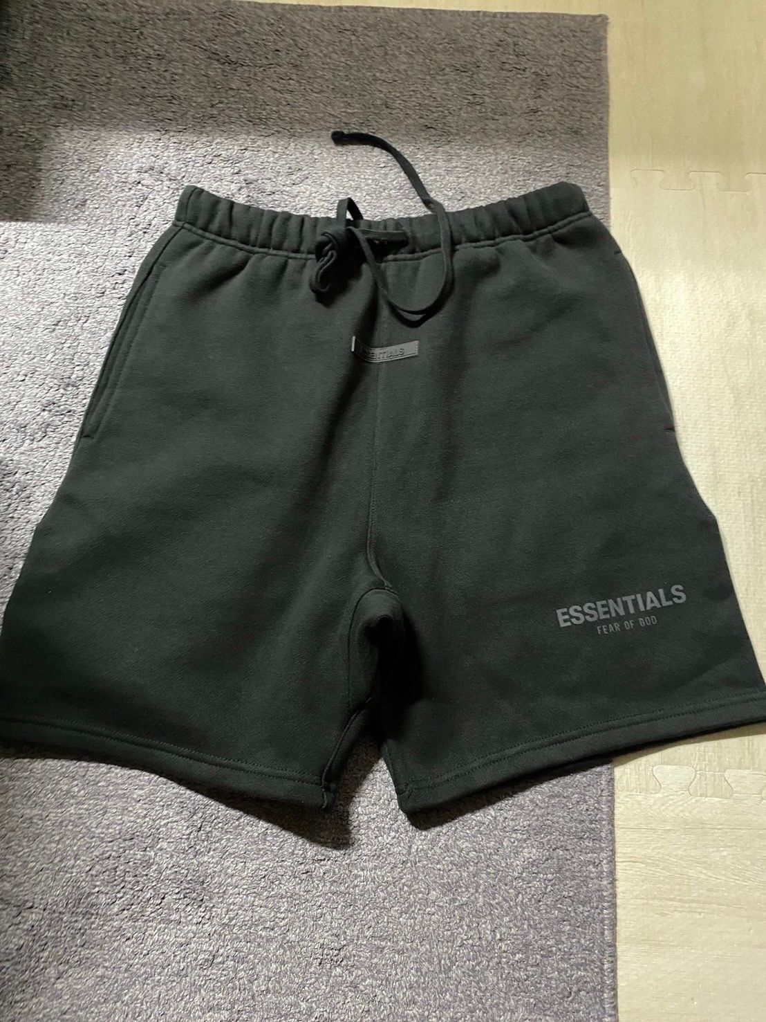 FEAR OF GOD ESSENTIALS SWEATSHORT "Stretch Limo"