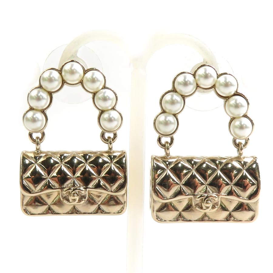シャネル CHANEL ピアス マトラッセ メタル/フェイクパール ゴールド レディース【中古】 h32051i