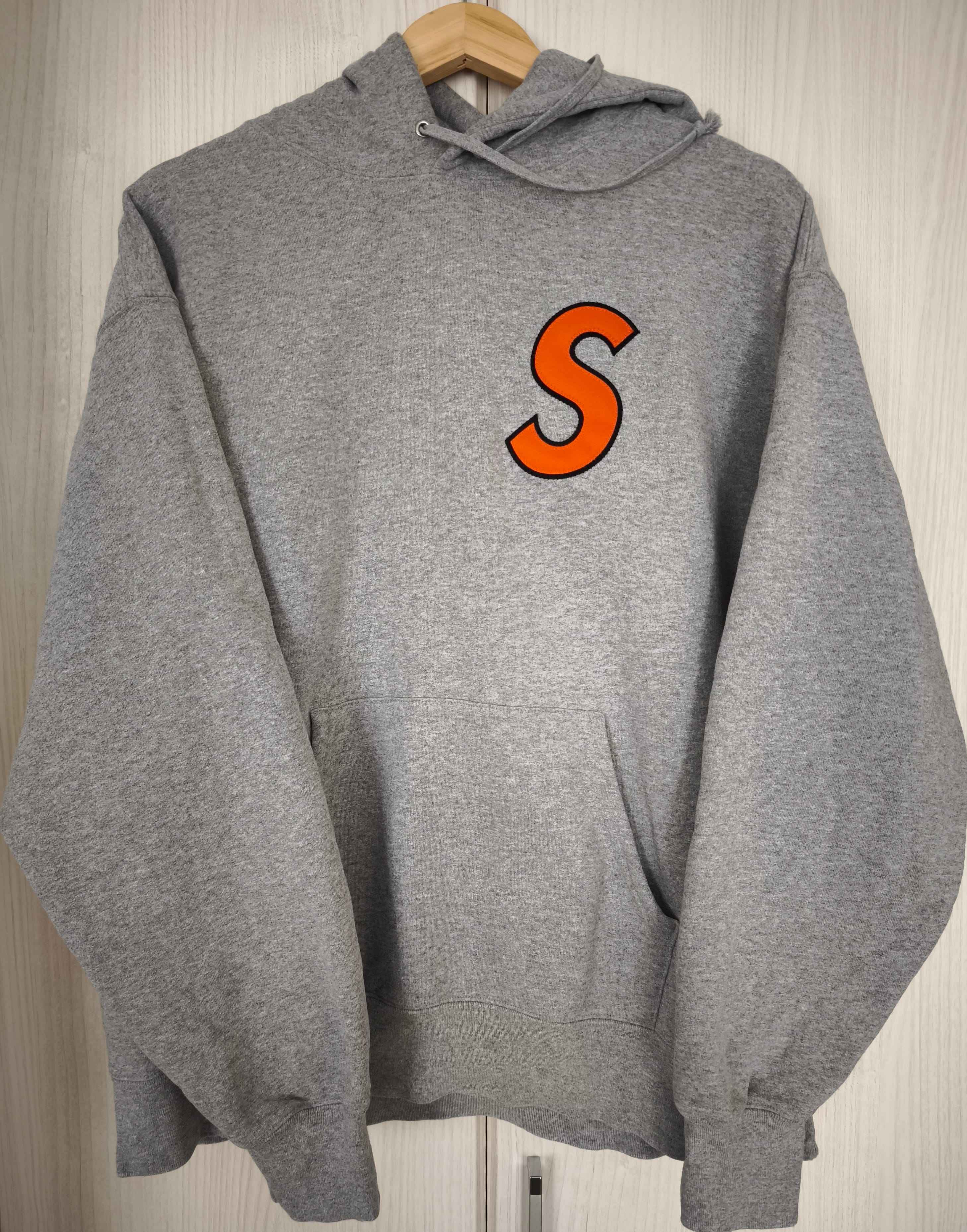 シュプリーム エス ロゴ フーデッド スウェットシャツ "ヘザー グレー"