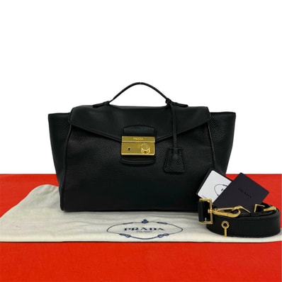 PRADA プラダ ロゴ 金具 レザー ショルダーバッグ ブラック
19713