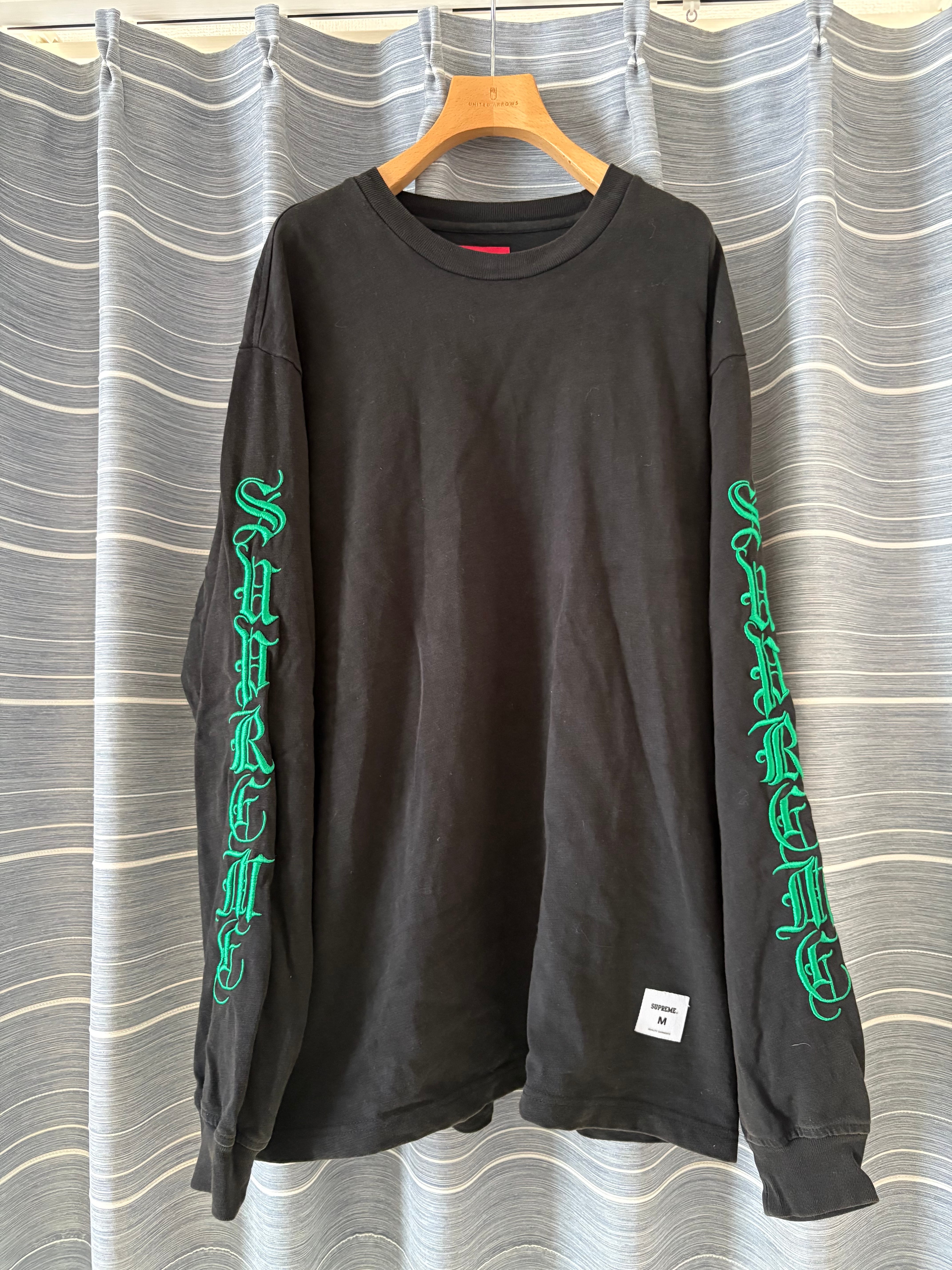 Supreme Old English L/S Top 