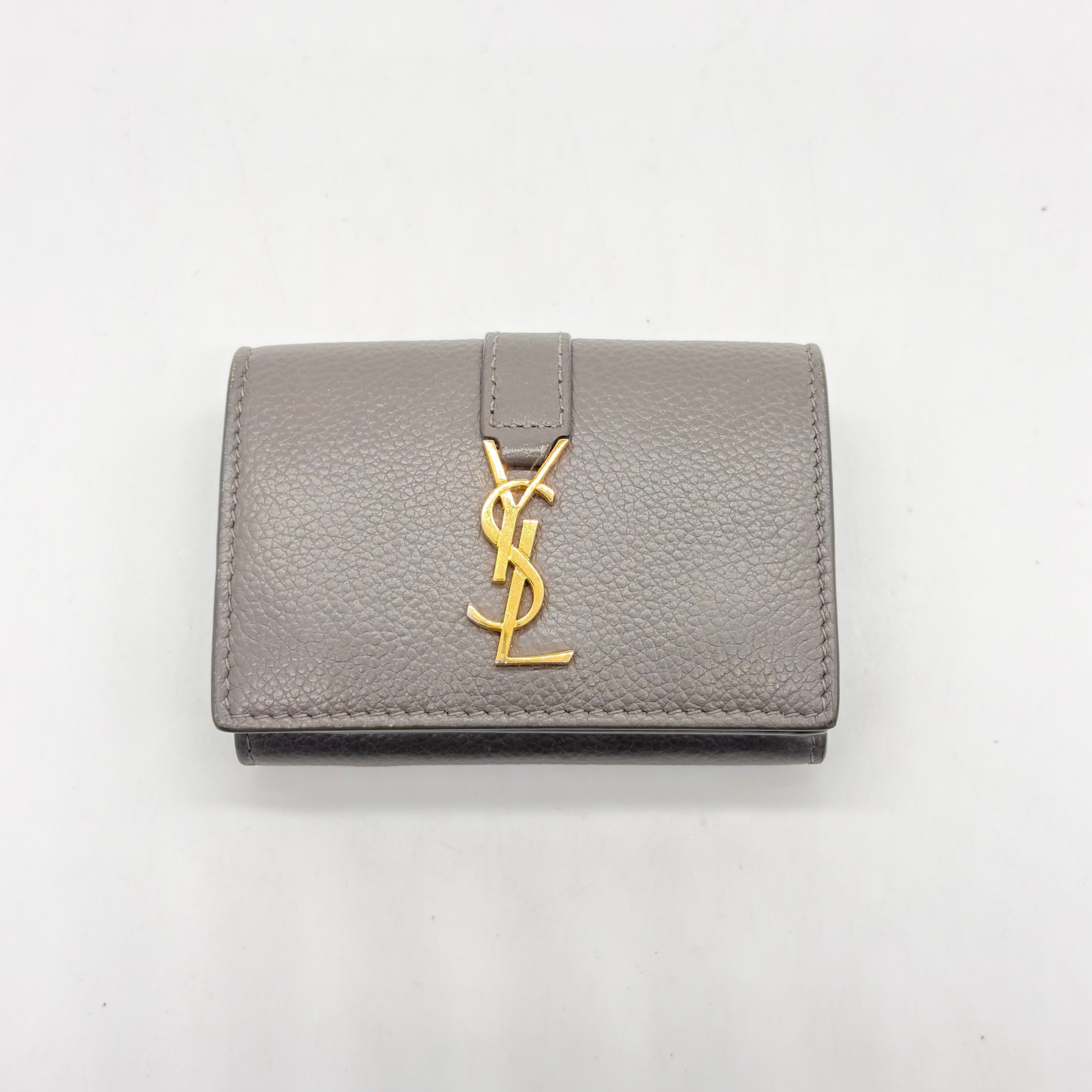 サンローラン タイニーウォレット ysl ライン オリガミ (グレインレザー) "ペブル" 620287B680J1011