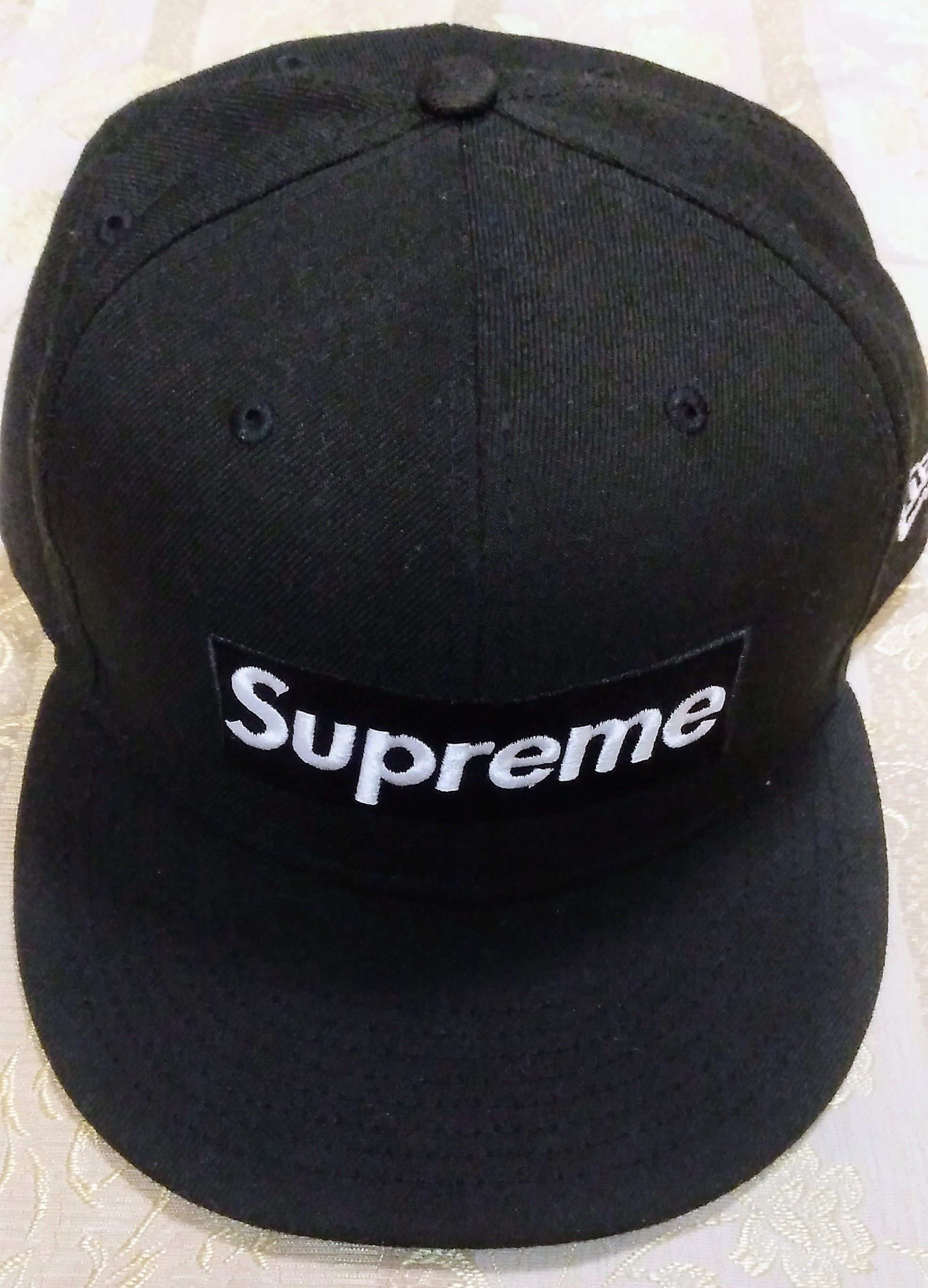 Supreme Champions Box Logo New Era® "Black"