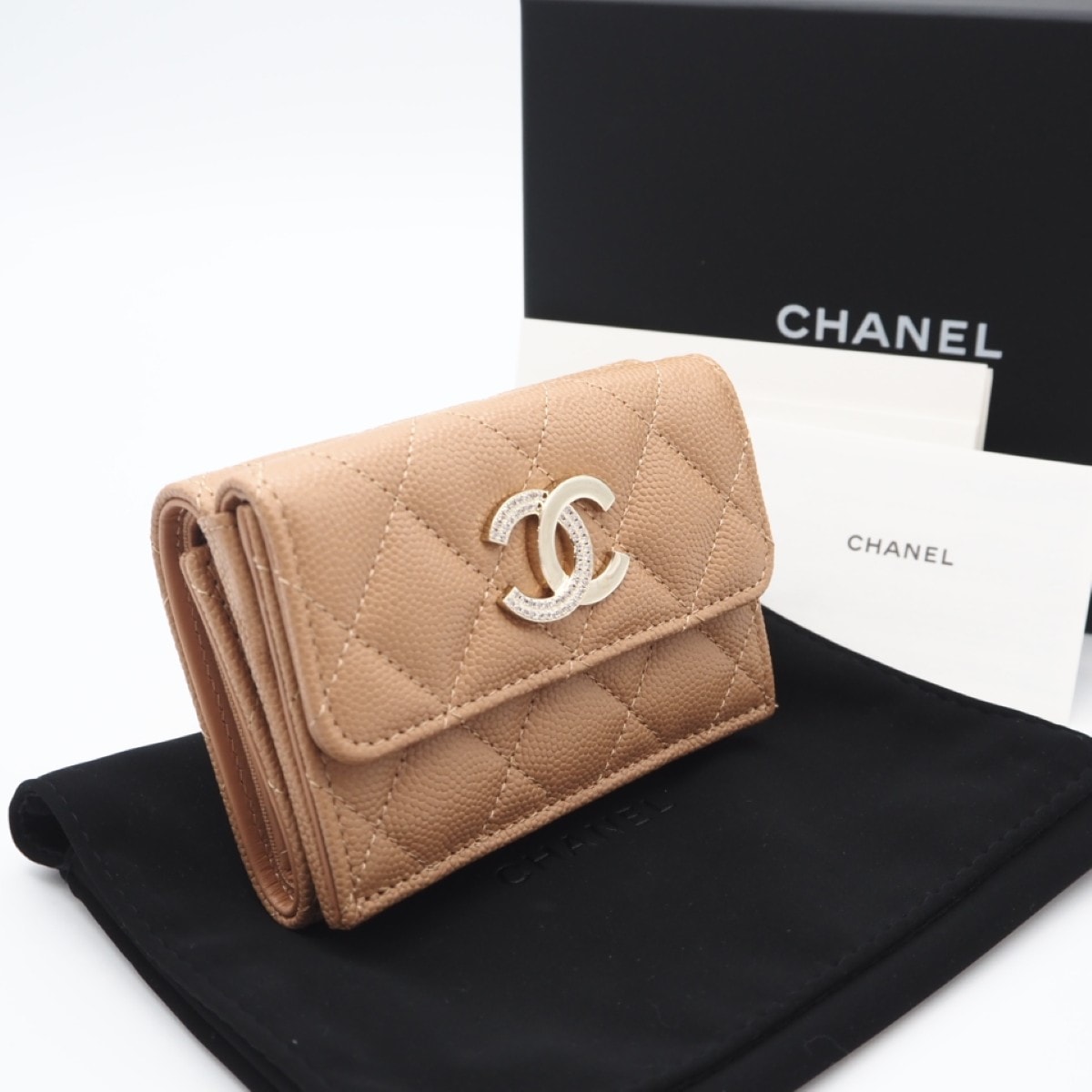 未使用 CHANEL シャネル マトラッセ クラシック スモール フラップ ウォレット - 三つ折り財布 ベージュ キャビアスキン レディース