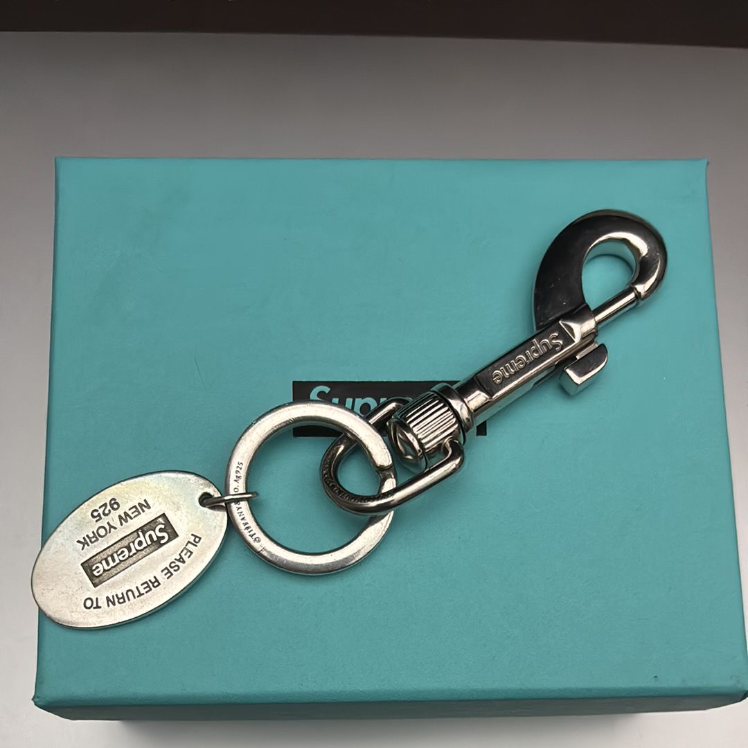 Supreme / Tiffany & Co. Return to Tiffany Oval Tag Keyring "Silver"