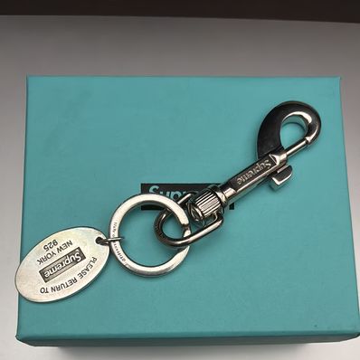 Supreme / Tiffany & Co. Return to Tiffany Oval Tag Keyring "Silver"