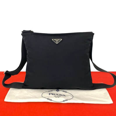 PRADA プラダ 三角ロゴ 金具 ナイロン ショルダーバッグ ブラック
50624