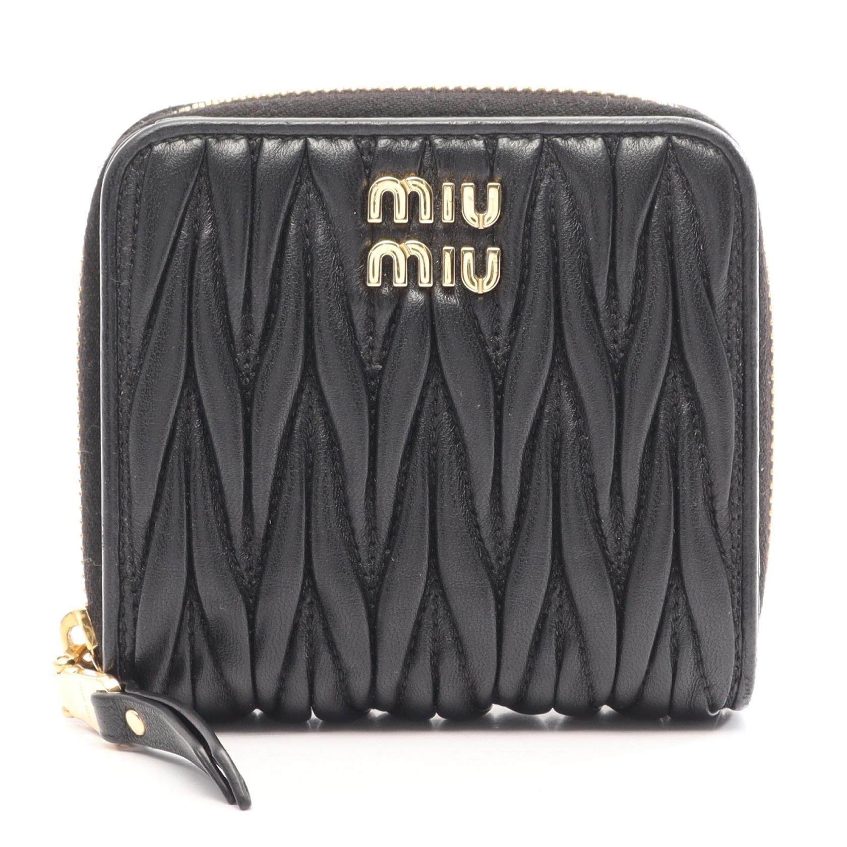 ミュウ ミュウ Miu Miu MATELASSE'1 マテラッセ 二つ折り財布 財布 レザー レディース ブラック系 【中古】