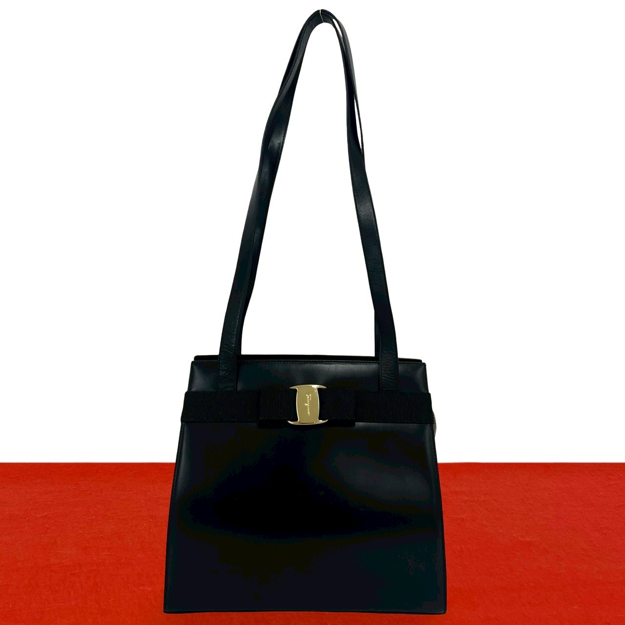 Salvatore Ferragamo サルヴァトーレフェラガモ ヴァラリボン 金具 カーフ トートバッグ ブラック
17264