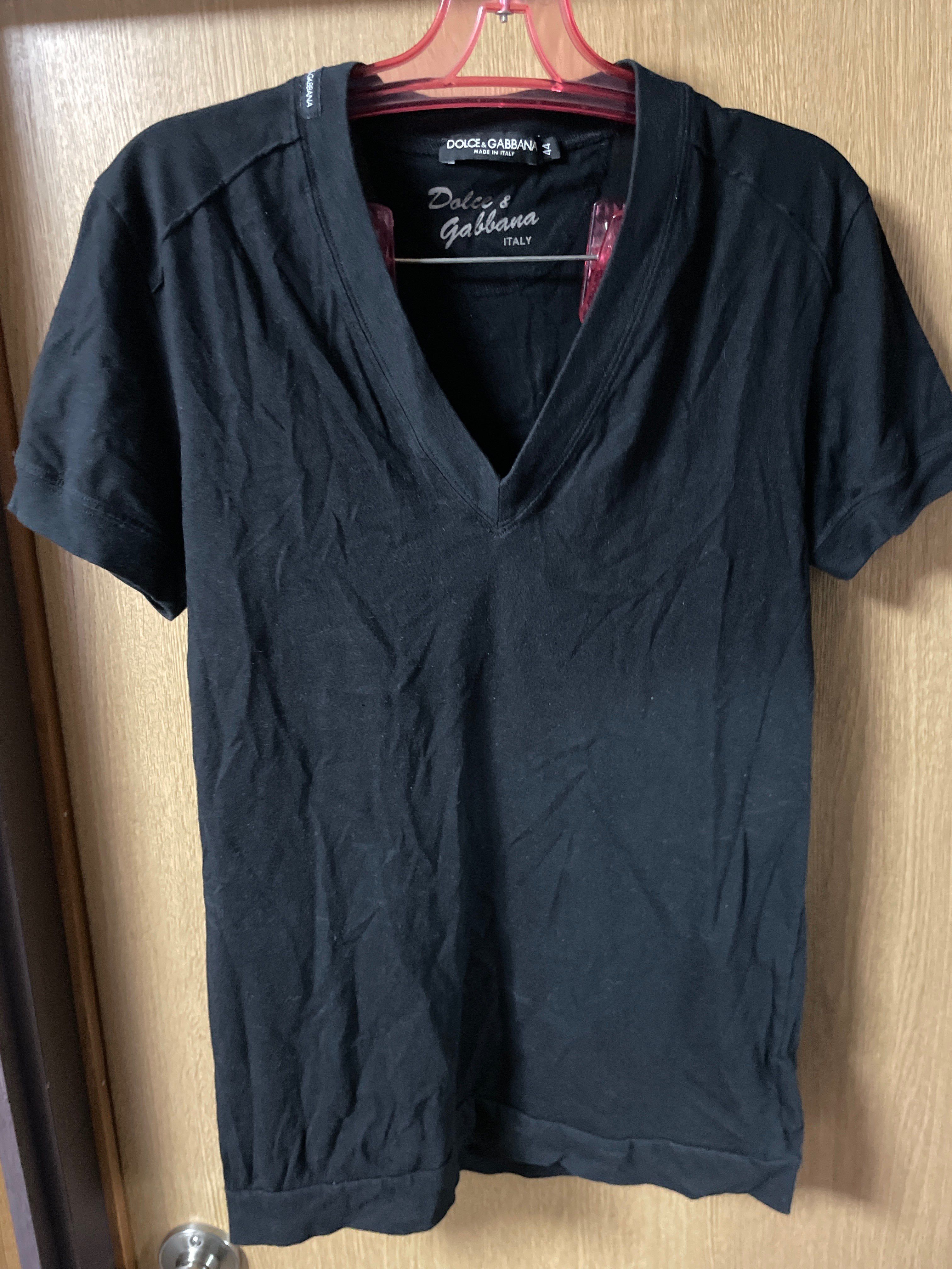 VネックTシャツ
