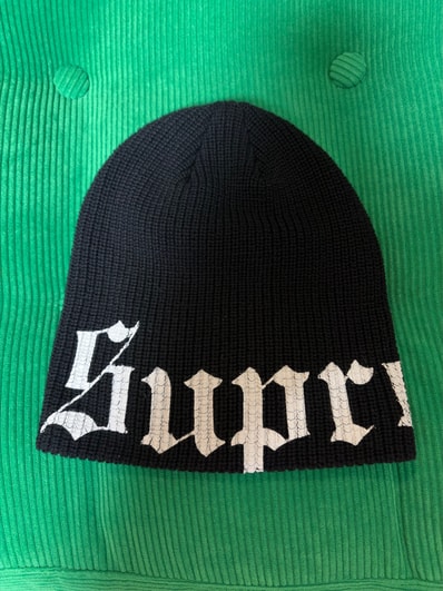 Supreme Old English Printed Beanie (26SS) "Black"