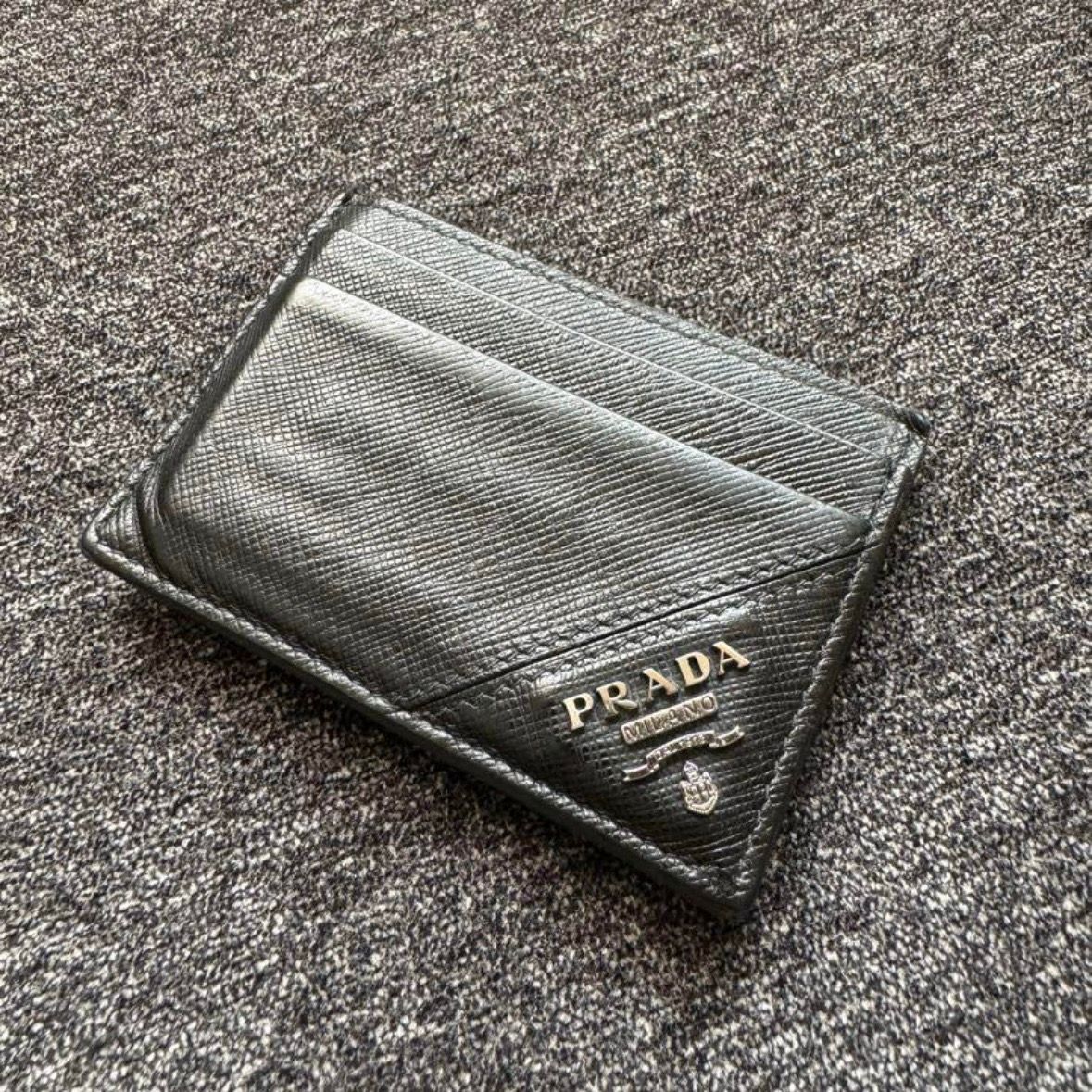 PRADA マネークリップ付きカードケース