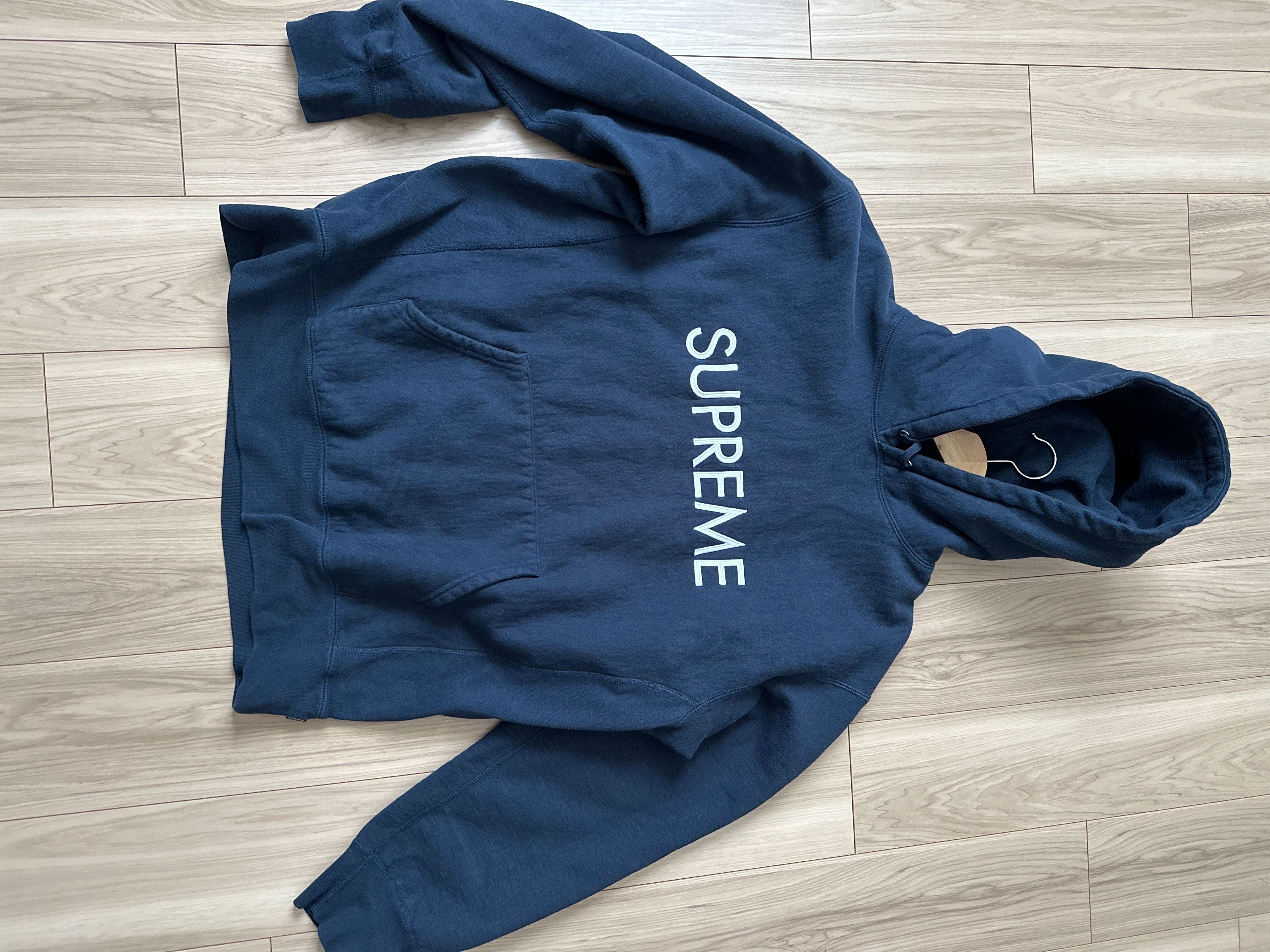 Supreme Capital Hooded Sweatshirt "Navy"