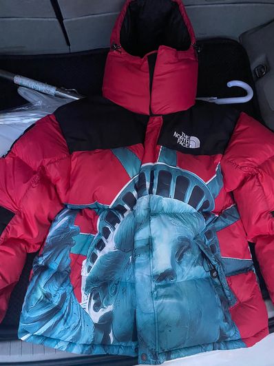 Supreme x The North Face Statue of Liberty Baltoro Jacket "Red"