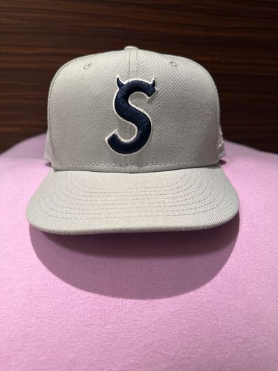 Supreme S Logo New Era "Grey" (22FW)
