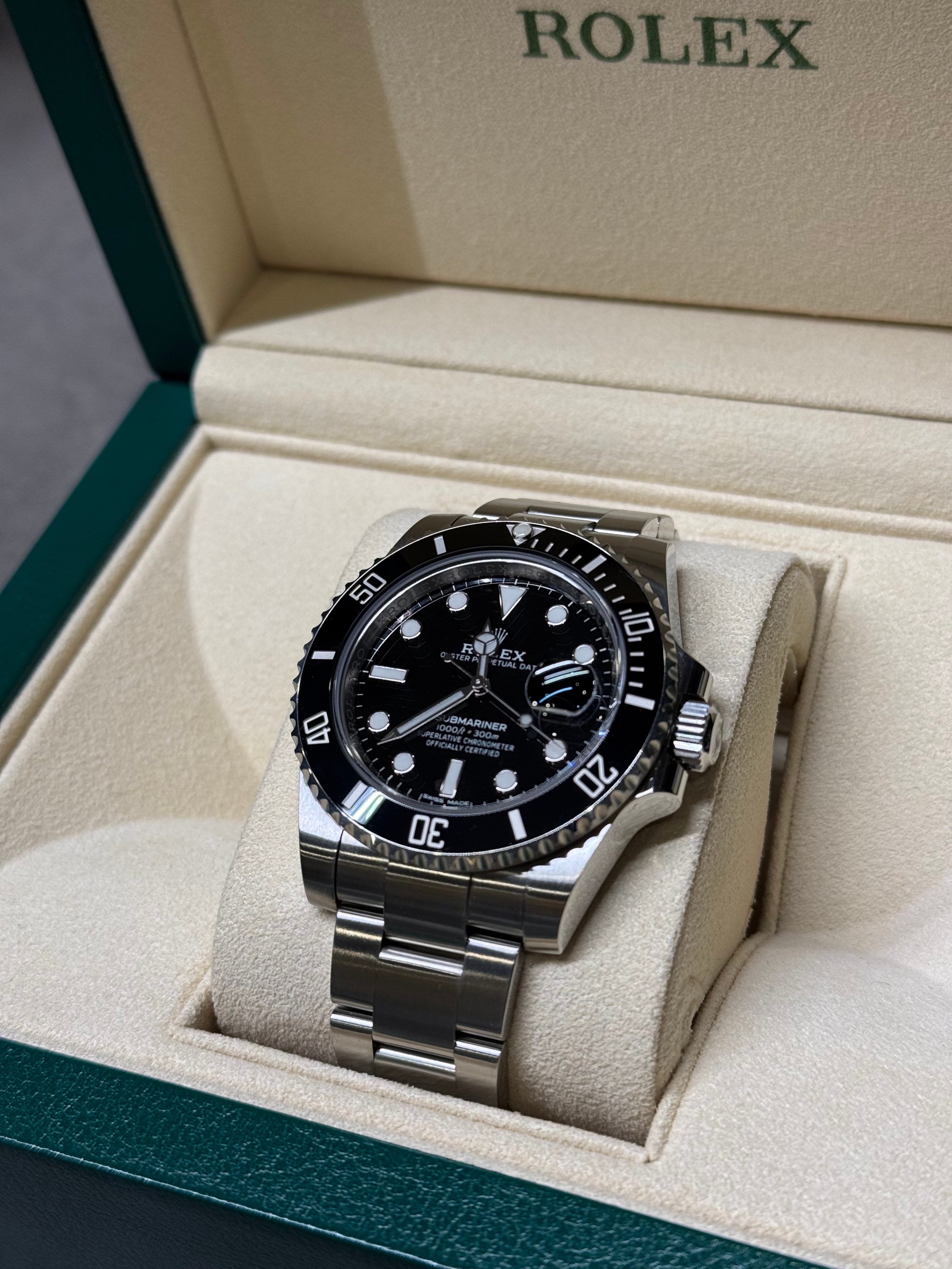 ROLEX Submariner Date "Black/Stainless Steel"