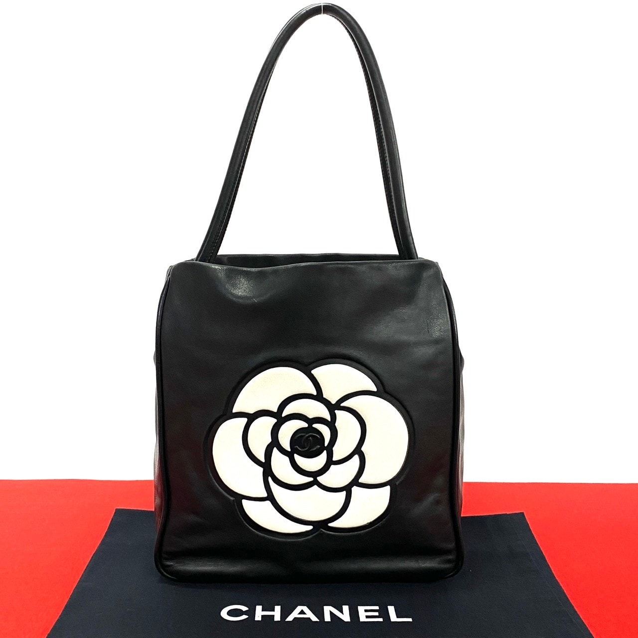 CHANEL シャネル カメリア ロゴ ラムスキン トートバッグ ブラック
f29-9
