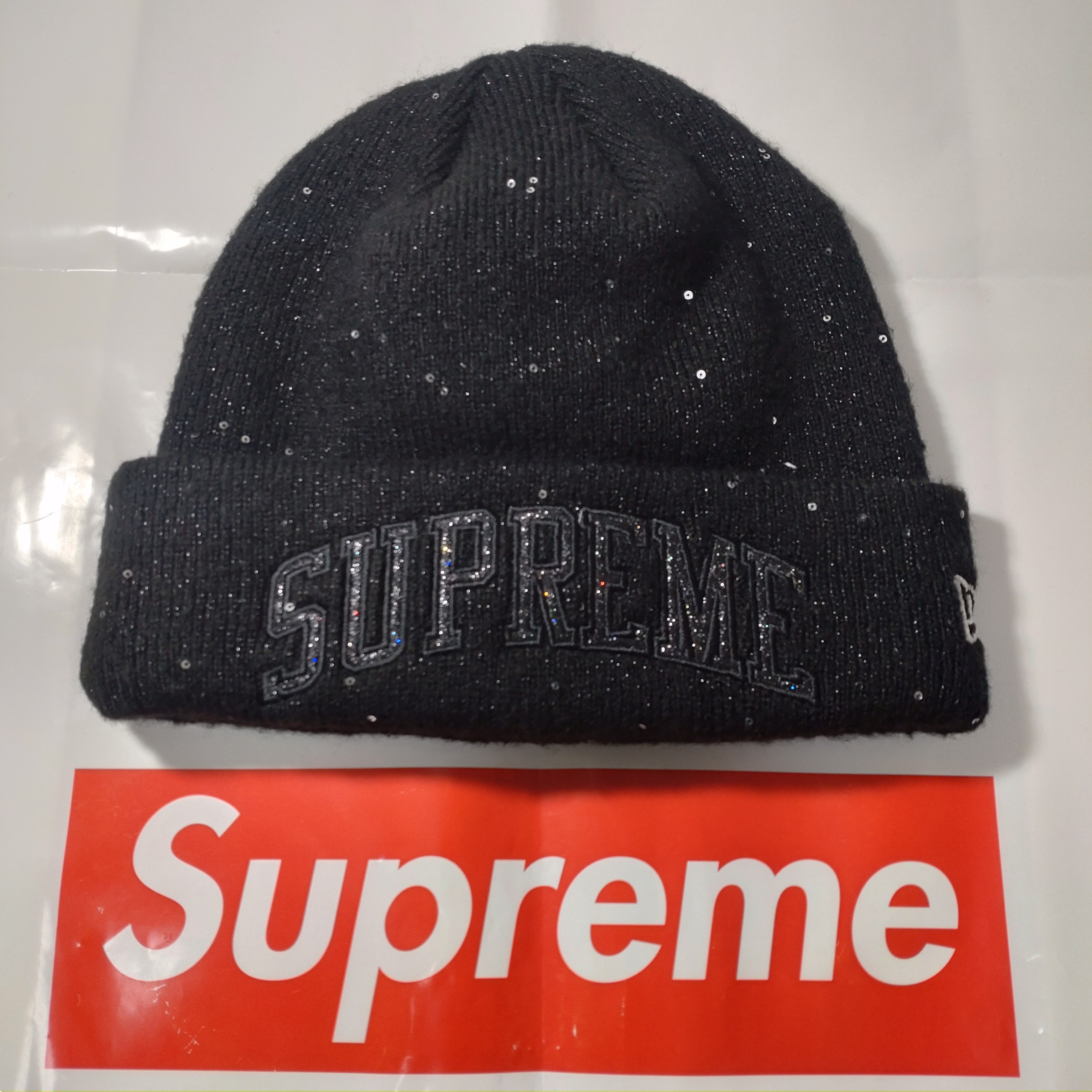 Supreme New Era Metallic Arc Beanie "Black"