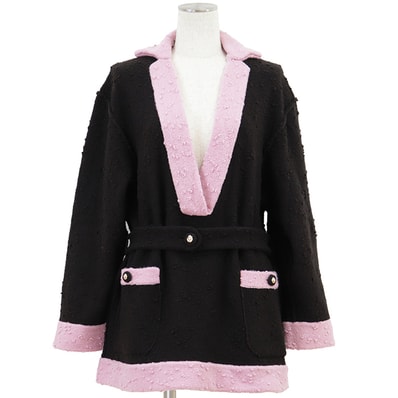 【未使用】CHANEL シャネル ニットトップス サイズ 42 レディース P78382 2024AW プルオーバー ミドルゲージ × ブークレ バイカラー ライオンボタン Vネック ロングスリーブ 長袖 ベルト・タグ付属 ダークブラウン ピンク 茶色 桃色