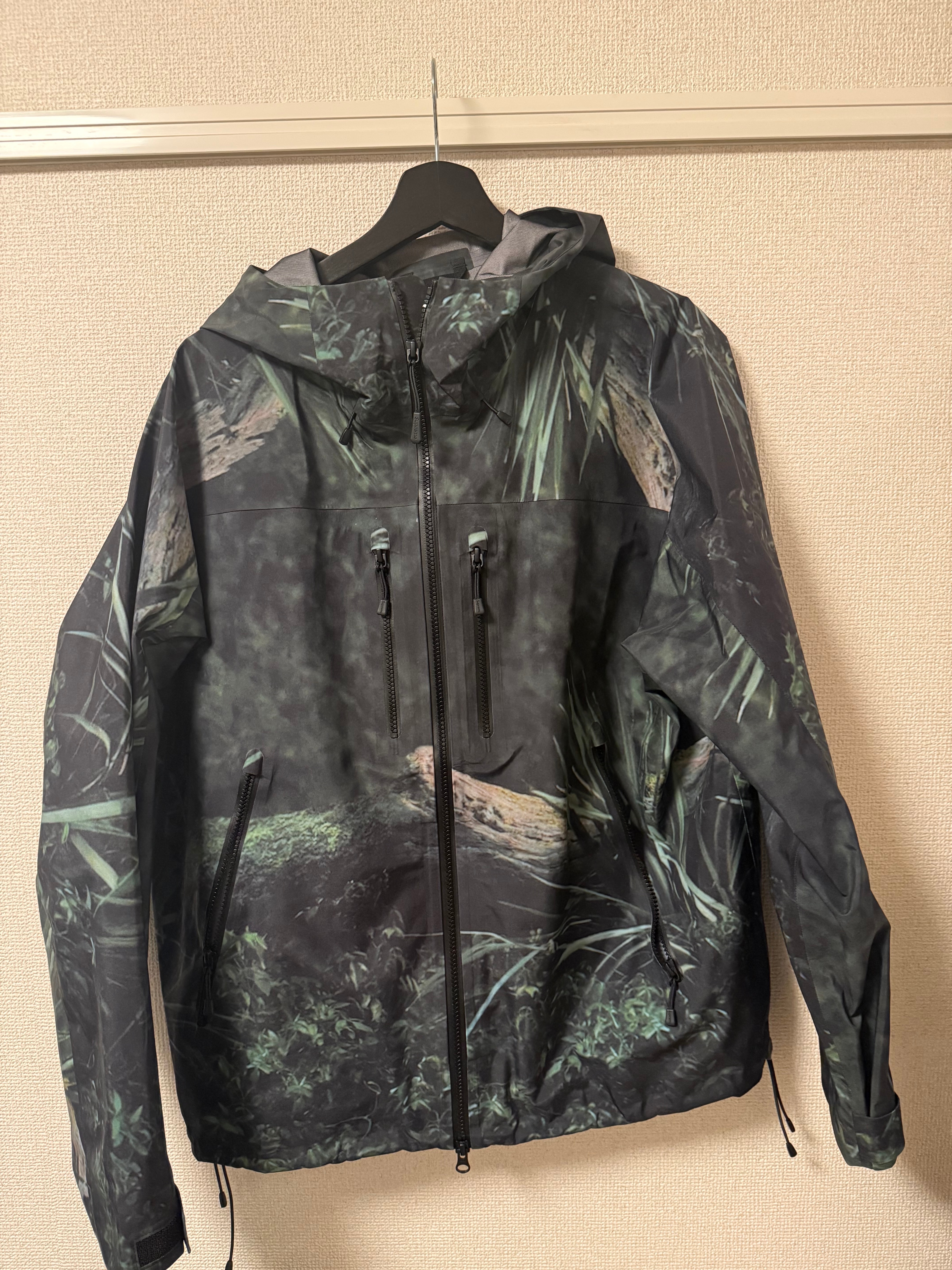 Supreme GORE-TEX Taped Seam Shell Jacket "Kermit The Frog"