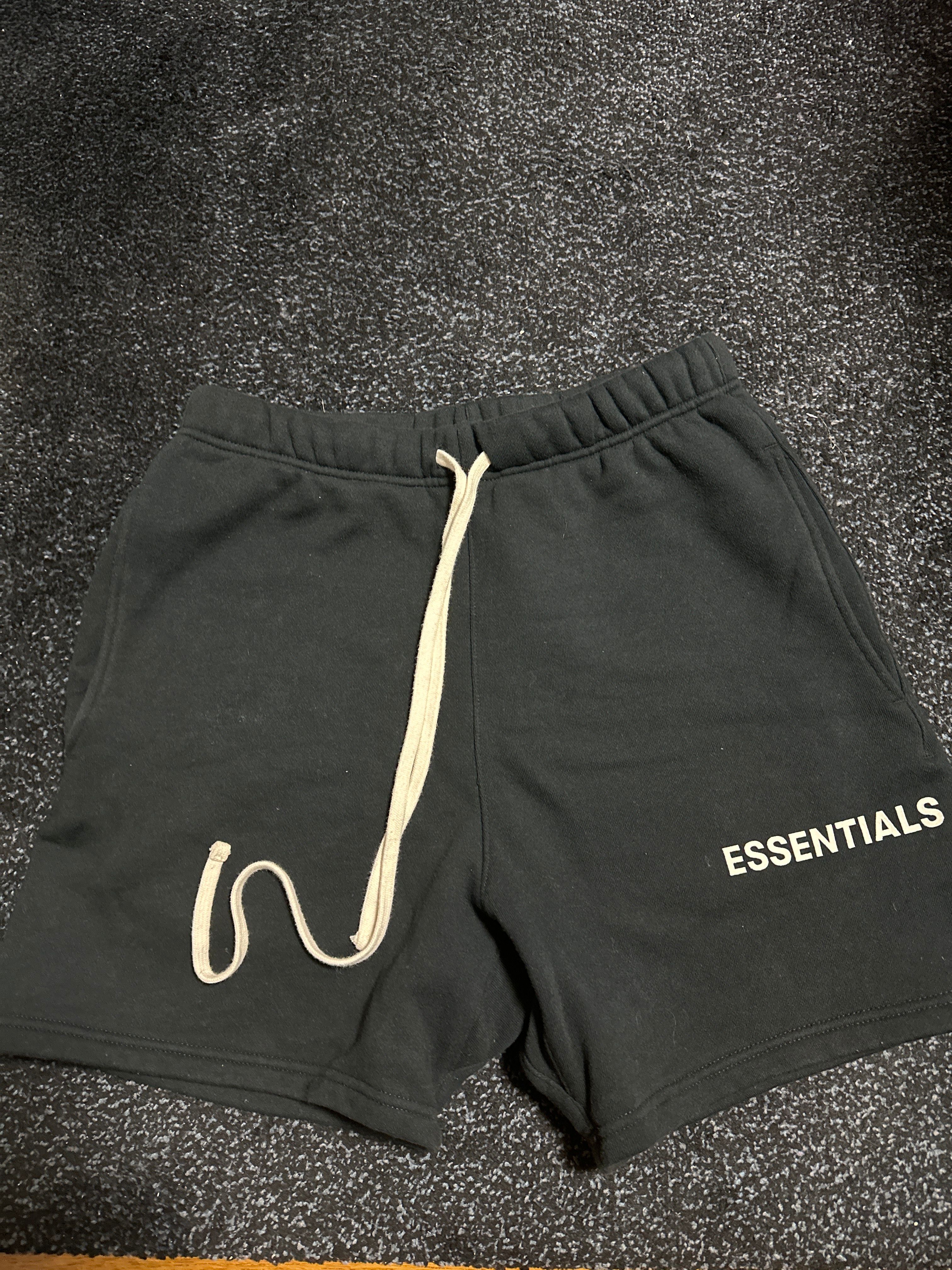 FEAR OF GOD Essentials Graphic Sweat Shorts "Black"