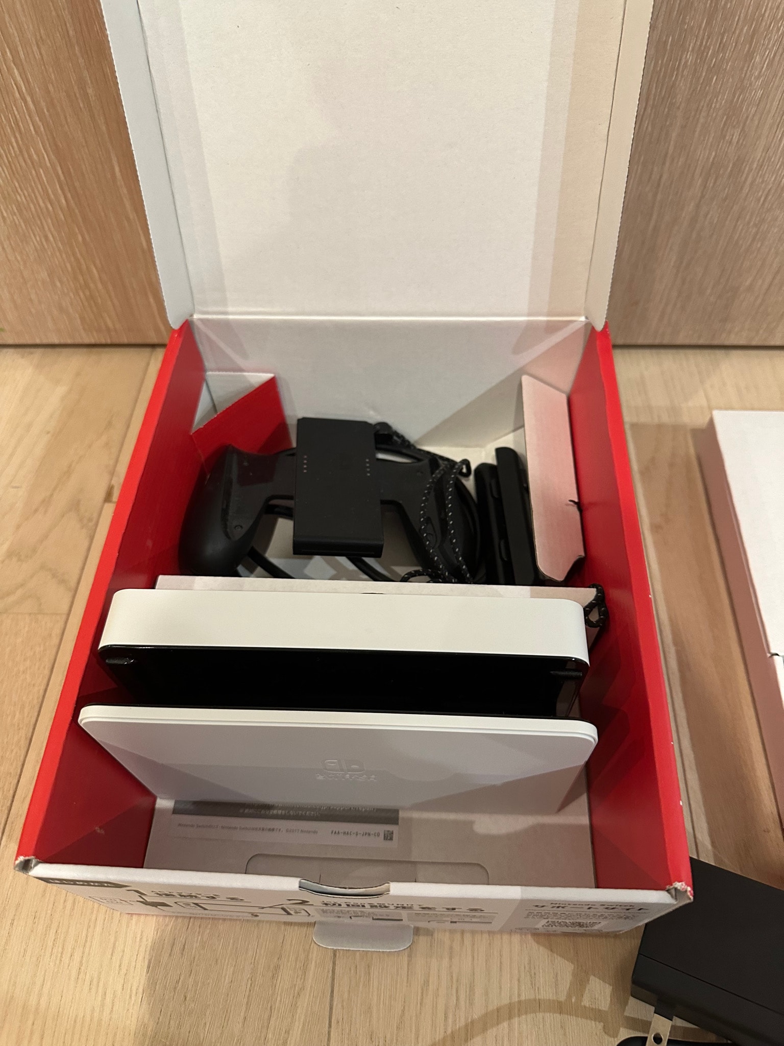 Nintendo Switch 有機EL Model HEG-S-KAAAA "White"